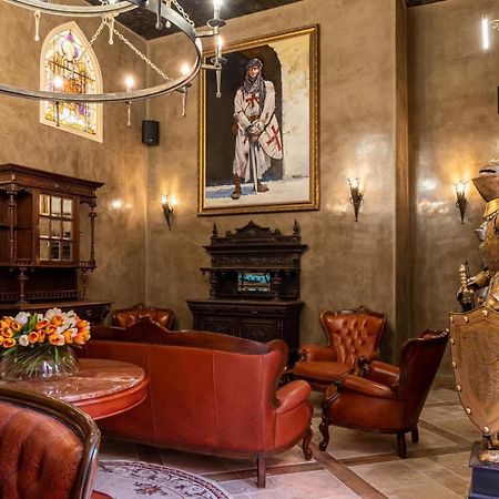Alchemist Residence Von Goldenburg Belashtitsa Bagian luar foto